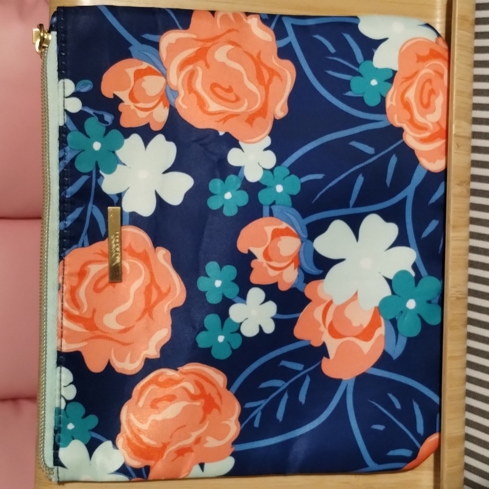 Kestrel Make-up Bag